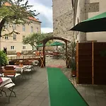 Schlosshotel Harburg 호텔