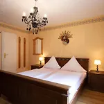 Schlosshotel Harburg 호텔