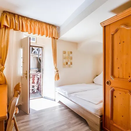 Schlosshotel Harburg فندق 3*
