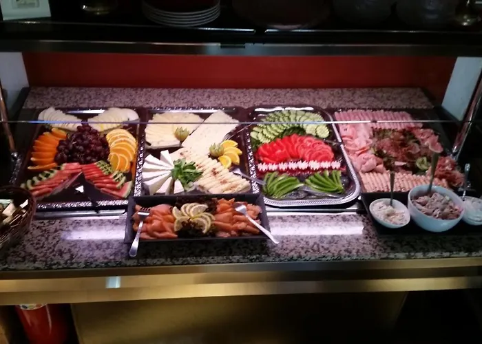 Отель Schlosshotel Harburg 3*