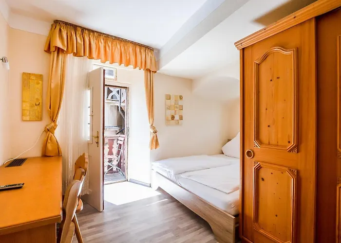 Schlosshotel Harburg Отель 3*