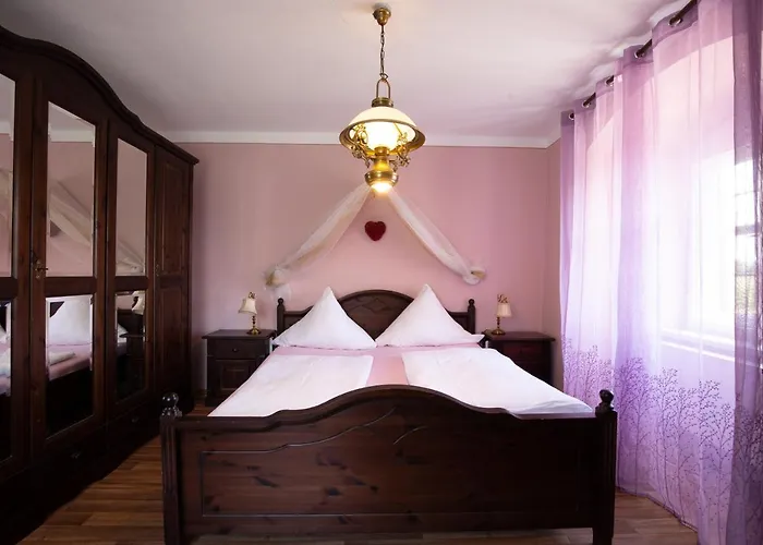 Schlosshotel Harburg Отель 3*