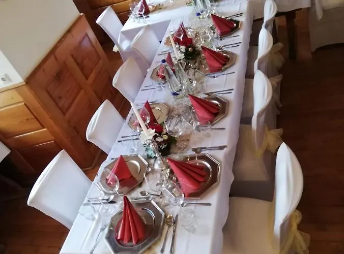 Schlosshotel Harburg Отель 3*