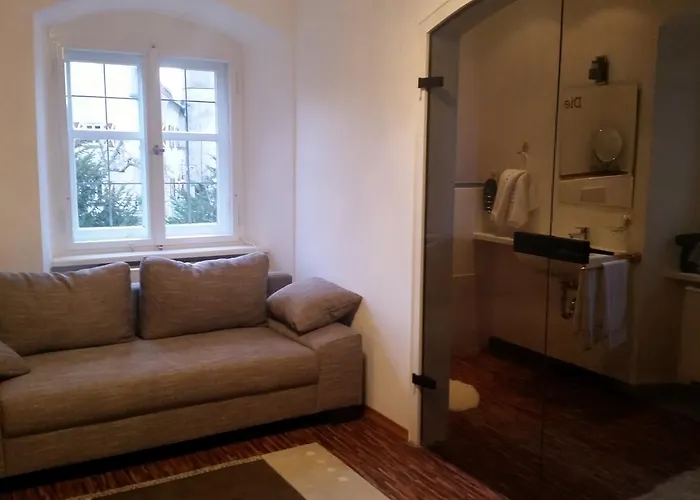 Schlosshotel Harburg Отель