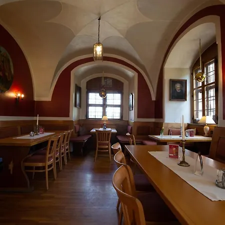 Schlosshotel Harburg 3*
